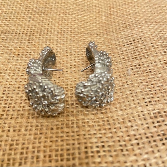 Vintage Art Deco Silver Pointy Feathers Raised Half Circular Pierced Earrings. - Picture 2 of 5